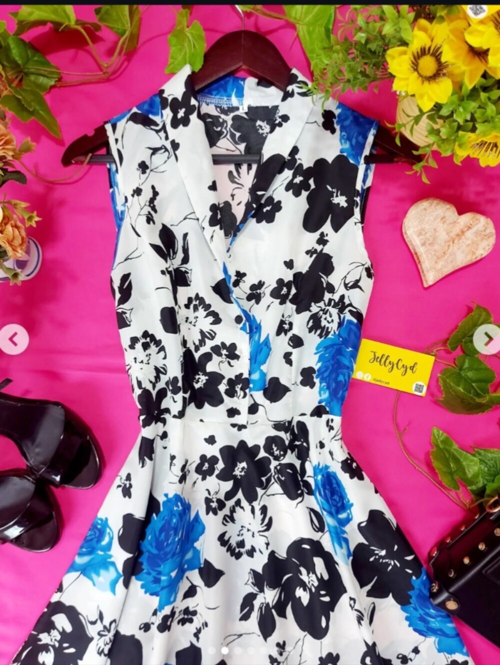 Vintage Fit And Flare Midi Dress With Lace And Blue Floral Pattern